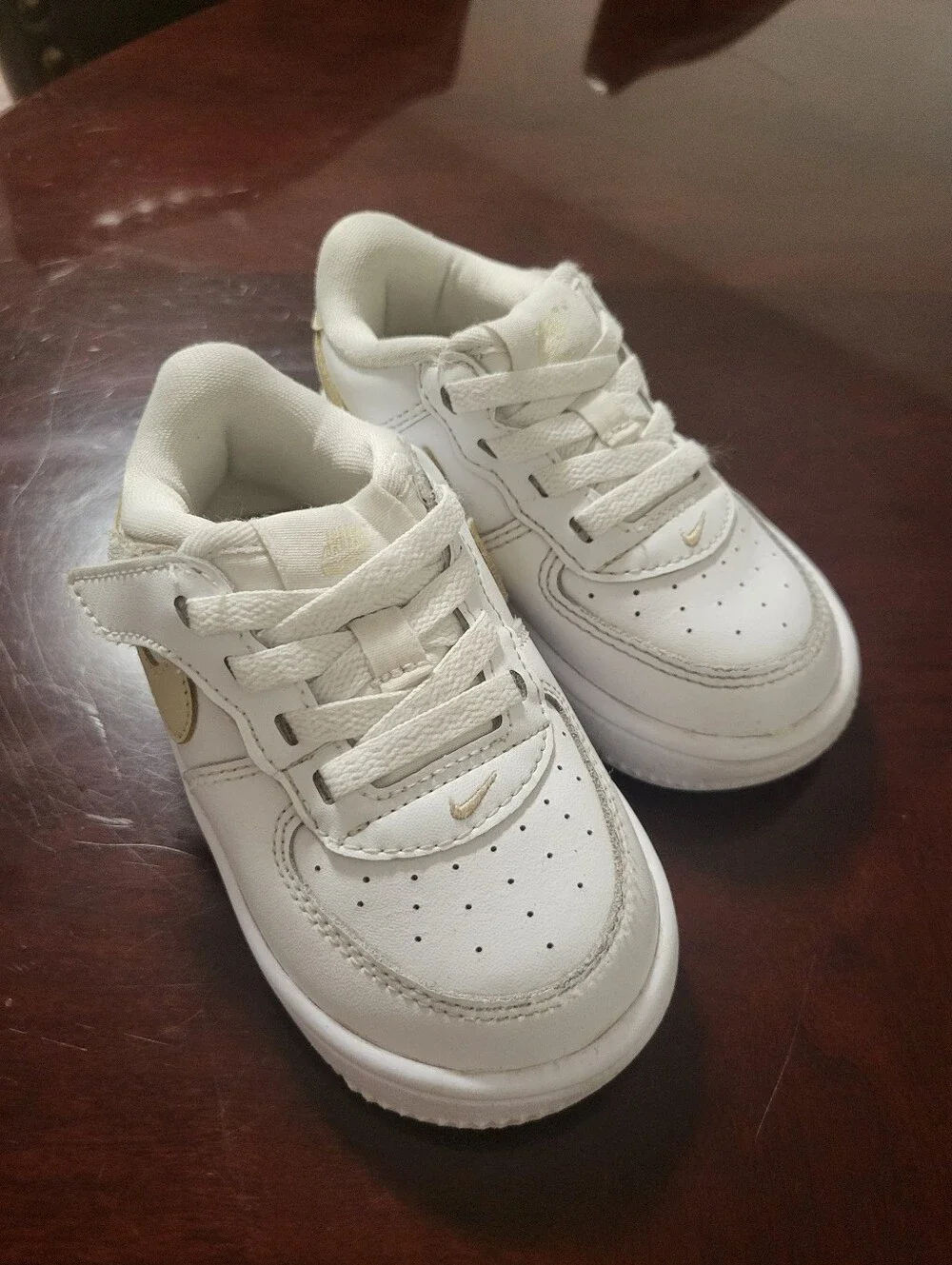Nike Kids White and Gold Low-Top Sneakers